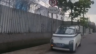 Nggak Cuma Motor, Mobil Mulai Ikut-ikutan Lawan Arah di Jalan Raya