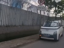 Nggak Cuma Motor, Mobil Mulai Ikut-ikutan Lawan Arah di Jalan Raya