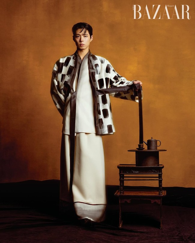 Hasil pemotretan Park Bo Gum dengan Harper’s Bazaar Korea juga menghiasi papan reklame sejumlah tempat ikonik dunia termasuk Times Square (New York), Shinsegae Square (Seoul), Duomo Square (Milan), Shinjuku (Tokyo), dan Citadium Caumartin (Paris). Foto: dok. Instagram @bogummy