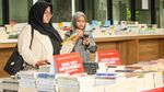 Pecinta Buku Serbu New Year Sale di Taman Ismail Marzuki