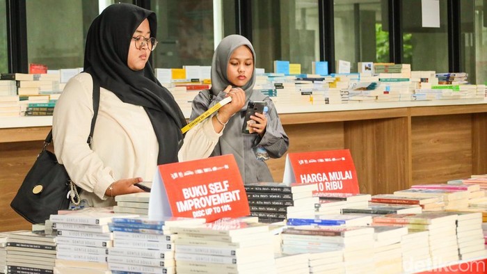 Taman Ismail Marzuki menggelar Book & Literature Festival New Year Sale sebagai bagian dari rangkaian kegiatan awal tahun.