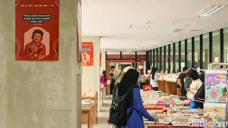 Pecinta Buku Serbu New Year Sale di Taman Ismail Marzuki