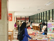 Pecinta Buku Serbu New Year Sale di Taman Ismail Marzuki