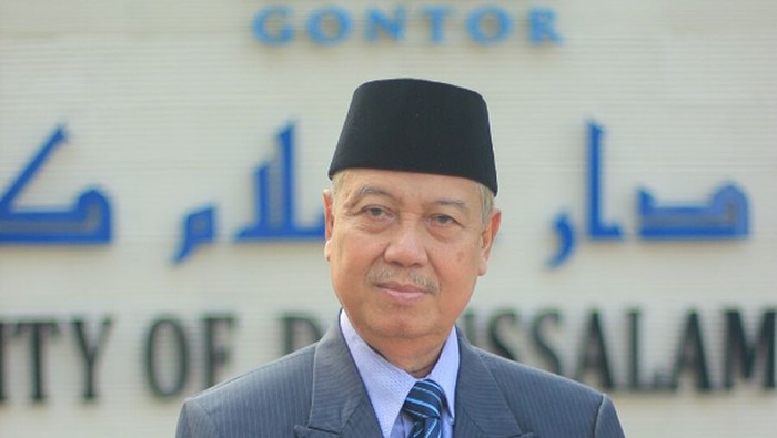 Prof. Dr. K.H. Amal Fathullah Zarkasyi, M.A.