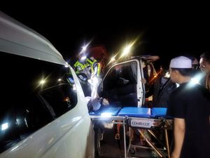 Mobil Tabrak Truk Parkir di Jalan Denpasar-Gilimanuk, Ibu dan Anak Tewas