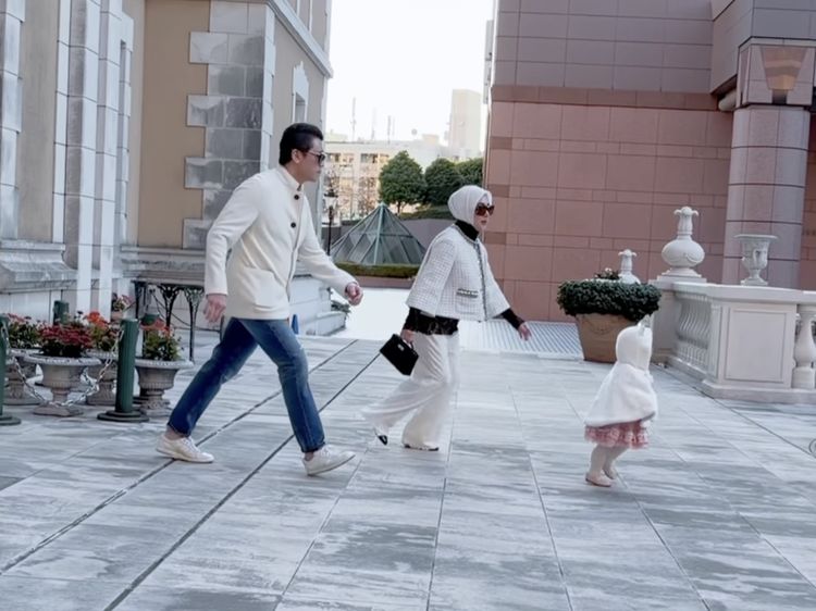 Gemas... Baby R Lari-lari, Syahrini dan Reino Barack Kejar Terus