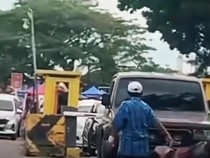 Ratu Dewa Minta Dishub Usut Parkir Minta Rp 20 Ribu di Bawah Jembatan Ampera