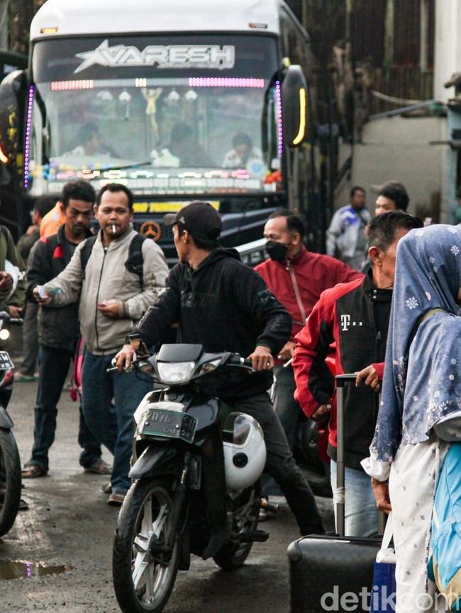 Akhir Libur Nataru, Terminal Pondok Pinang Dipadati Penumpang