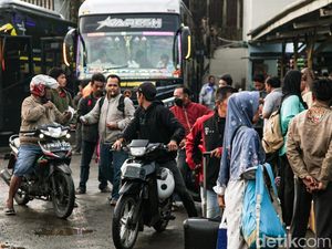 Akhir Libur Nataru, Terminal Pondok Pinang Dipadati Penumpang