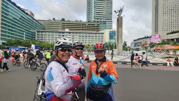 Warga antusias olahraga di Bundaran HI pada awal tahun 2026