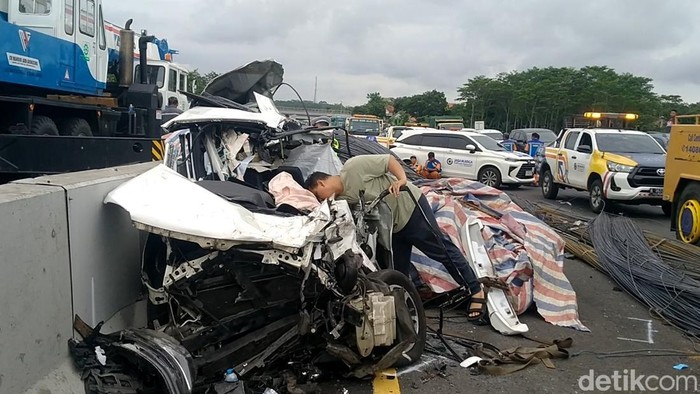 Evakuasi Korban Laka Maut di Tol Batang Nyaris 7 Jam, Sempat Macet 3 Km