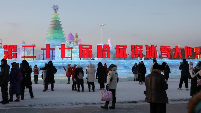 People visit the annual Ice and Snow Festival in Harbin, Heilongjiang Province, China, January 4, 2026.  REUTERS/Go Nakamura