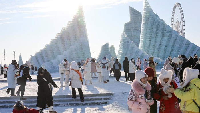 People visit the annual Ice and Snow Festival in Harbin, Heilongjiang Province, China, January 4, 2026.  REUTERS/Go Nakamura