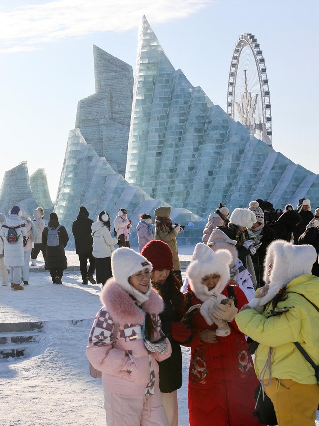 Festival Es Terbesar Dunia Sambut Wisatawan Musim Dingin