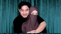 Fiki Naki diminta duluan berbicara lebih terkait keyakinan memilih Tinandrose sebagai istri. Ia mengakui banyak netizen yang kaget dirinya memutuskan mempersunting wanita bercadar. (Foto: dok Instagram fikinakii)