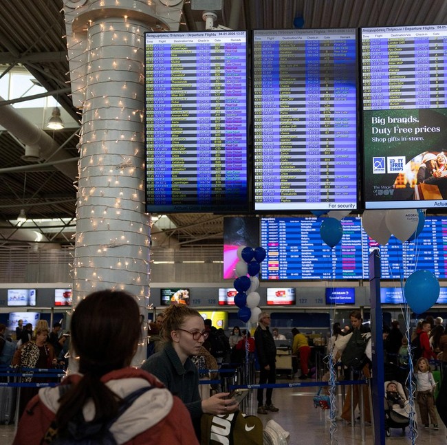 Gangguan Radio Lumpuhkan Penerbangan Yunani, Ribuan Penumpang Terlantar