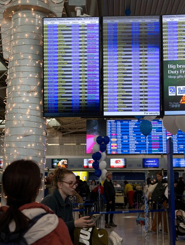 Gangguan Radio Lumpuhkan Penerbangan Yunani, Ribuan Penumpang Terlantar