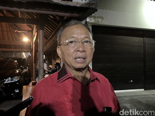 Gubernur Bali Wayan Koster ditemui di Jayasabha, Denpasar, Minggu (4/1/2026). (Rizki Setyo)