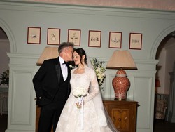 8 Foto Pernikahan Putri Gordon Ramsay, Terungkap Pakai Gaun Pengantin Elie Saab