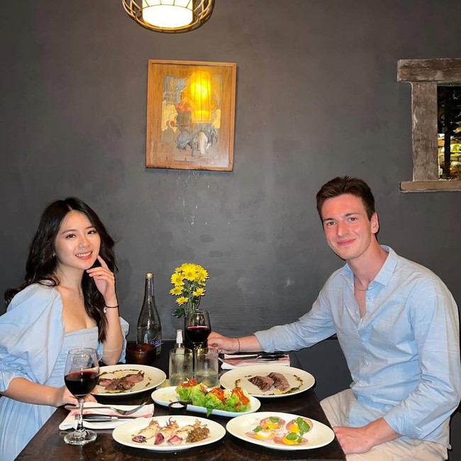 Romantis! Jennifer Christie dan Mas Bule Cicip Udang Balon dan Sup Pir