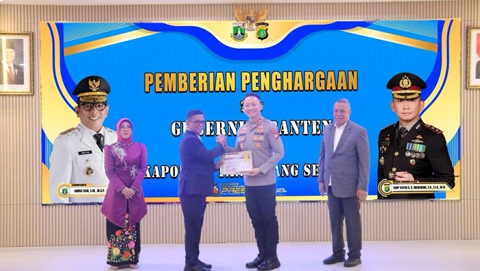 Program CETAR-Siskamling Bawa Kapolres Tangsel Terima Penghargaan Gubernur Banten