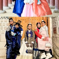 Desta Remake Foto Keluarga di Korea, Kompak Bareng Natasha Rizki & 3 Anak