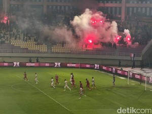 Laga Persis Solo Vs Persita Diwarnai Penyalaan Flare, Ini Kata Kedua Pelatih