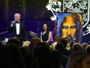 Donald Trump Lelang Lukisan Yesus, Tembus Rp 45 Miliar!