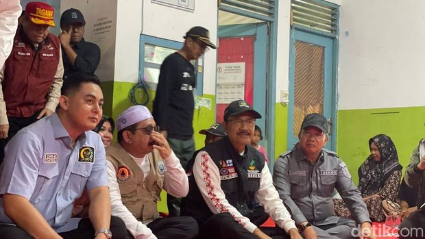 Menteri Sosial Saifullah Yusuf sambangi korban banjir di Kabupaten Banjar.