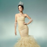 7 Potret Ratu Kecantikan yang Kerja Paruh Waktu Jadi SPG Dior