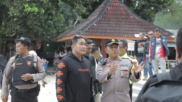 Polres Blitar melakukan Patroli di JLS memastikan keamanan dan kenyamanan pengendara jalan