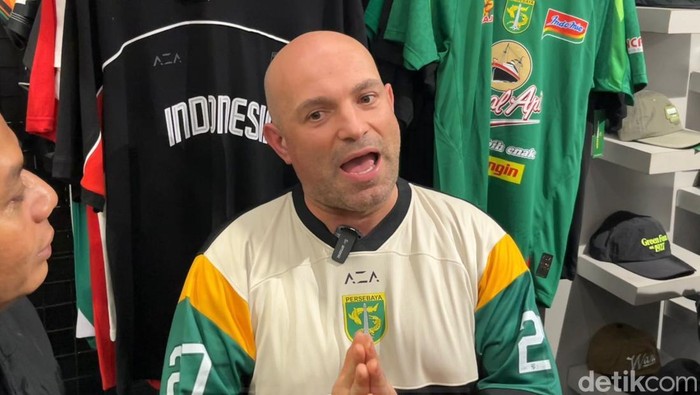 Bernardo Tavares Tiba di Surabaya: Selamat Malam