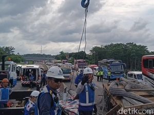 Detik-detik Ngeri Kecelakaan Maut di Tol Batang Versi Sopir Truk