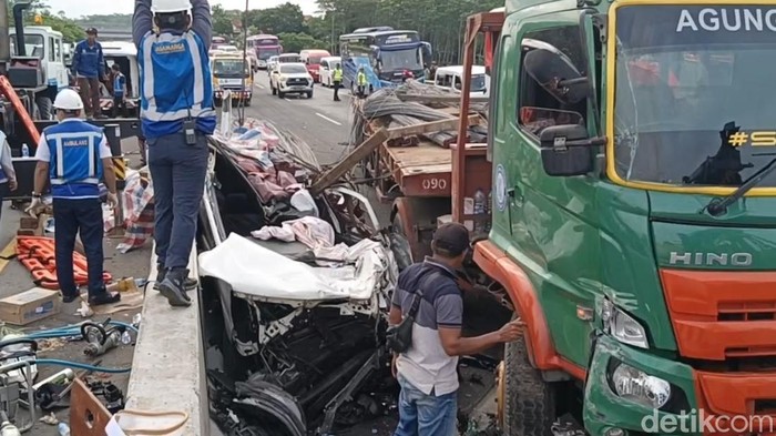 Ini Dugaan Penyebab Laka Maut 3 Kendaraan di Tol Batang