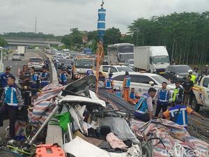 Kecelakaan Maut 3 Kendaraan di Tol Batang Berawal dari Truk Hilang Kendali