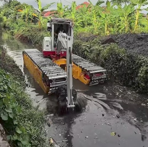 Penanganan sedimentasi di Tukad Pungut, wilayah Jimbaran, Kuta Selatan, Badung. (Dok Pemkab Badung)