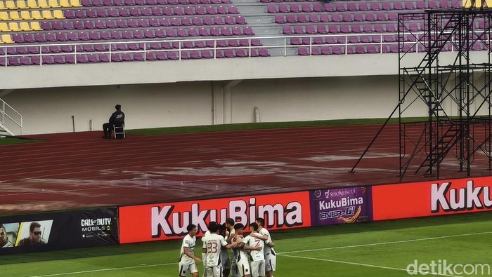 Laga Persis Solo melawan Persita Tangerang pada pekan ke-16 Super League 2025/2026 di Stadion Manahan, Kota Solo, Minggu (4/1/2026).