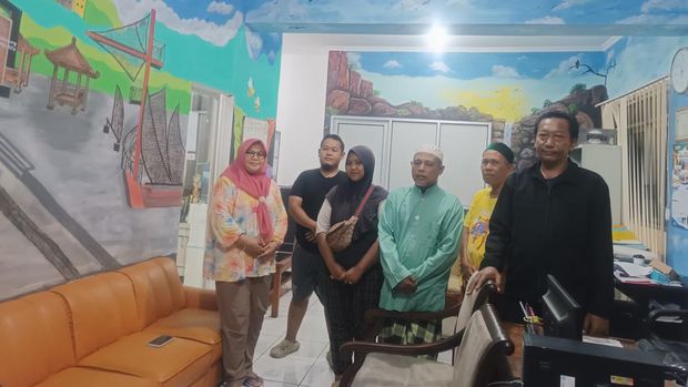 Pertemuan antara pemilik gerobak dengan kelurahan di Kelurahan Dadapsari, Kecamatan Semarang Utara, Kota Semarang, Minggu (4/12/2025).