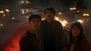 Joyce Byers jadi orang yang yakin kalau anaknya, Will, masih hidup di lain tempat dan memang terbukti. Foto: Dok.Strangerthingstv