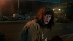 Pesona Winona Ryder di Stranger Things, Cetar Banget Bunuh Vecna!