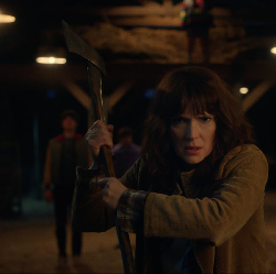 Pesona Winona Ryder di Stranger Things, Cetar Banget Bunuh Vecna!