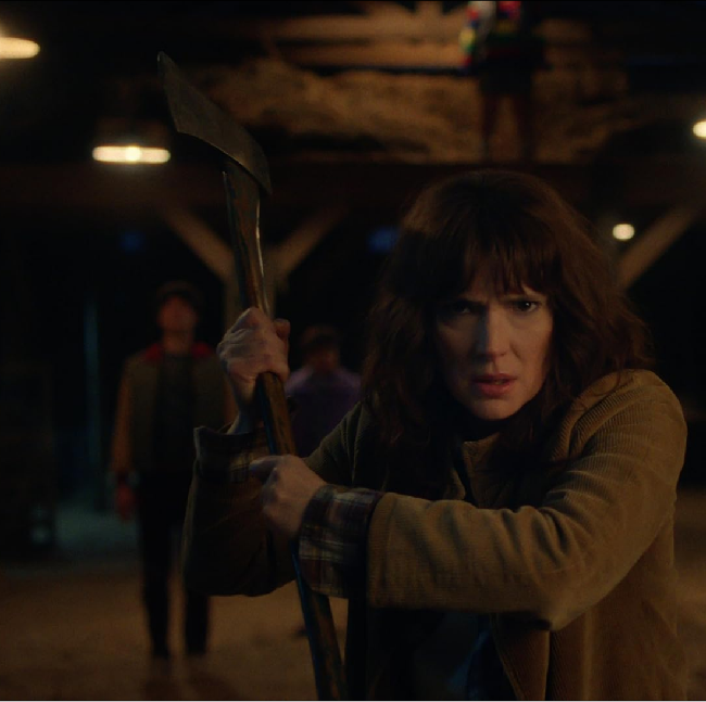 Pesona Winona Ryder di Stranger Things, Cetar Banget Bunuh Vecna!