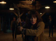 Pesona Winona Ryder di Stranger Things, Cetar Banget Bunuh Vecna!