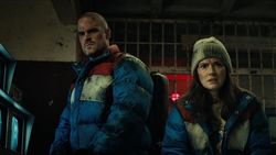 Pesona Winona Ryder di Stranger Things, Cetar Banget Bunuh Vecna!