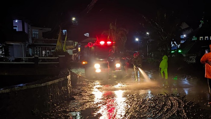 Kota Batu Banjir, Jalan dan Rumah Warga Terendam