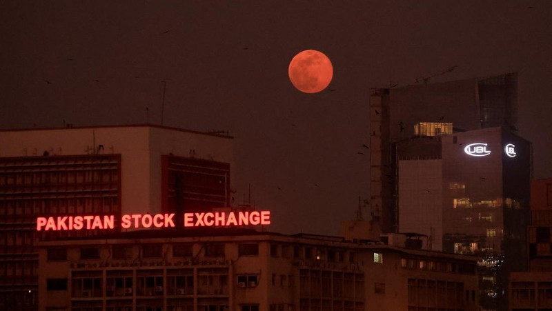 The Wolf Moon, the first supermoon of 2026, lights up the night sky in Karachi, Pakistan, January 3, 2026. REUTERS/Akhtar Soomro