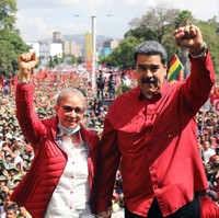 Sejumlah pengamat politik Venezuela menyebut Cilia Flores sebagai sosok yang berada di balik layar pemegang kekuasaan Venezuela. Namun seperti dikutip dari CNN Internasional, menurut ilmuwan politik Estefanía Reyes, sulit mengukur kekuasaan Cilia Flores karena pengaruhnya dijalankan “di balik layar” dan tidak dilembagakan. Foto: Dok. AFP/FEDERICO PARRA, Instagram Nicolas Maduro