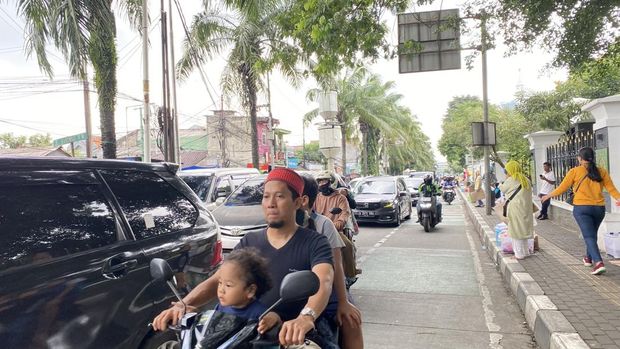 Kemacetan di Jalan Rarsono RM, Jaksel.