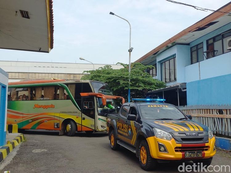 Kedatangan Rombongan Napak Tilas NU di Pelabuhan Ujung Surabaya