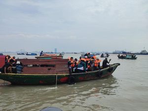 1.100 Jemaah Napak Tilas NU Tiba di Surabaya Naik 30 Perahu dan 2 Feri